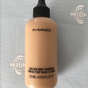 MAC Studio Face and Body Foundation